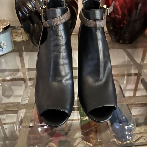 Michael Kors Black and Brown Women's Heeled Boots size 8 - Picture 2 of 4